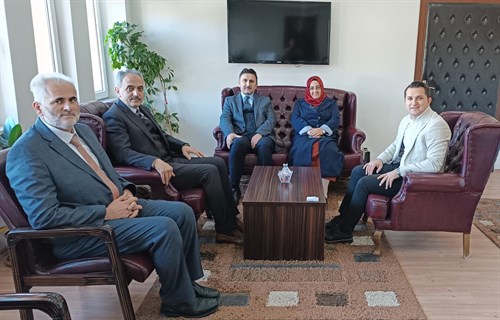Amasya İl Müftüsü Sn. Hamza BAYRAM ve beraberindeki heyet, Kaymakamımız Sn. Mustafa KARTAL’a ziyarette bulundu.